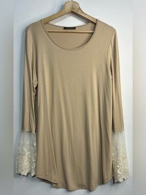 5 for $25🔥Bombom Cream Lace Bell Sleeve Shirt XL